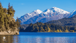 Fotografía de lagos con fondo montañoso de Bariloche en Argentina