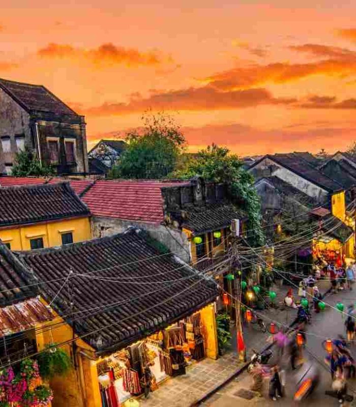Viaje vietnam en familia: HOI AN con sus calles llenas de farolillos.